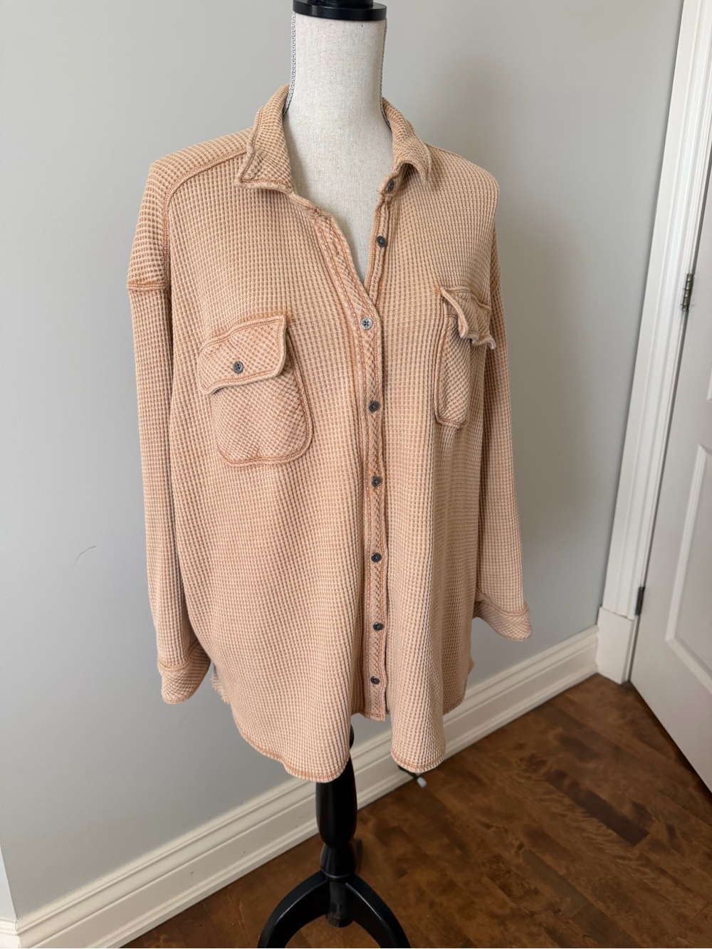 Aerie Women’s Waffle-Knit Button-Front Sweater Shirt in Beige Tan